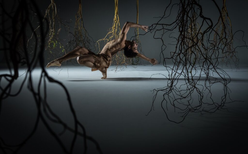 Alonzo King LINES Ballet - Dancer: Michael Montgomery - Photo: ©RJ Muna