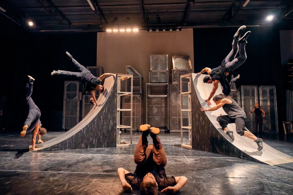 Diavolo Architecture in Motion - "Existencia" - Photo by George Simian