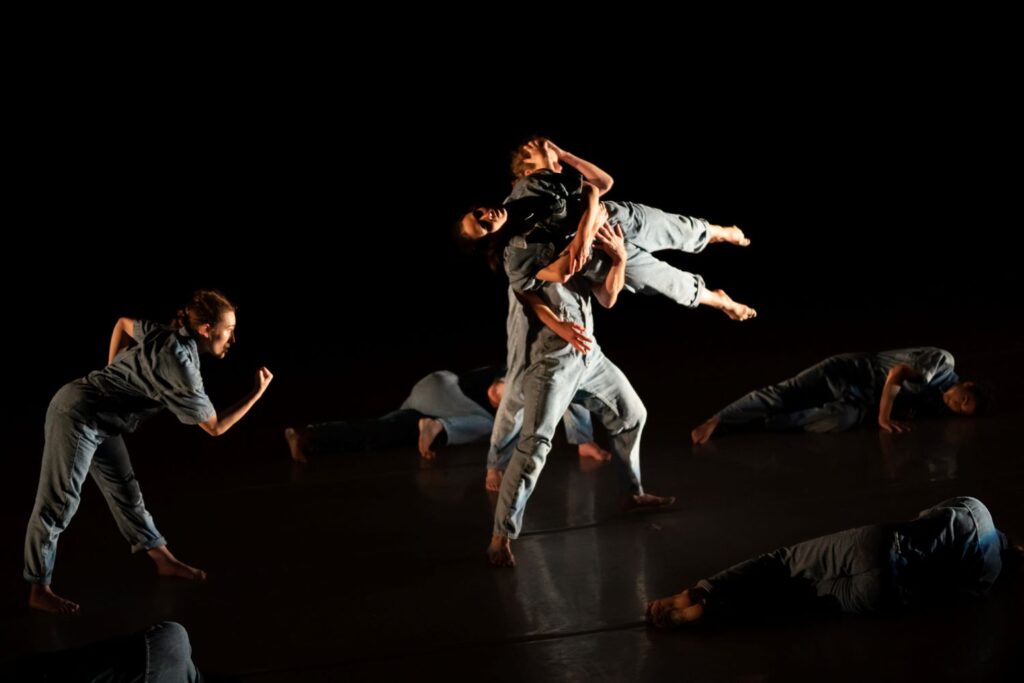 Summation Dance "in on my way home" by Taryn Vander Hoop - Photo by John Suhar