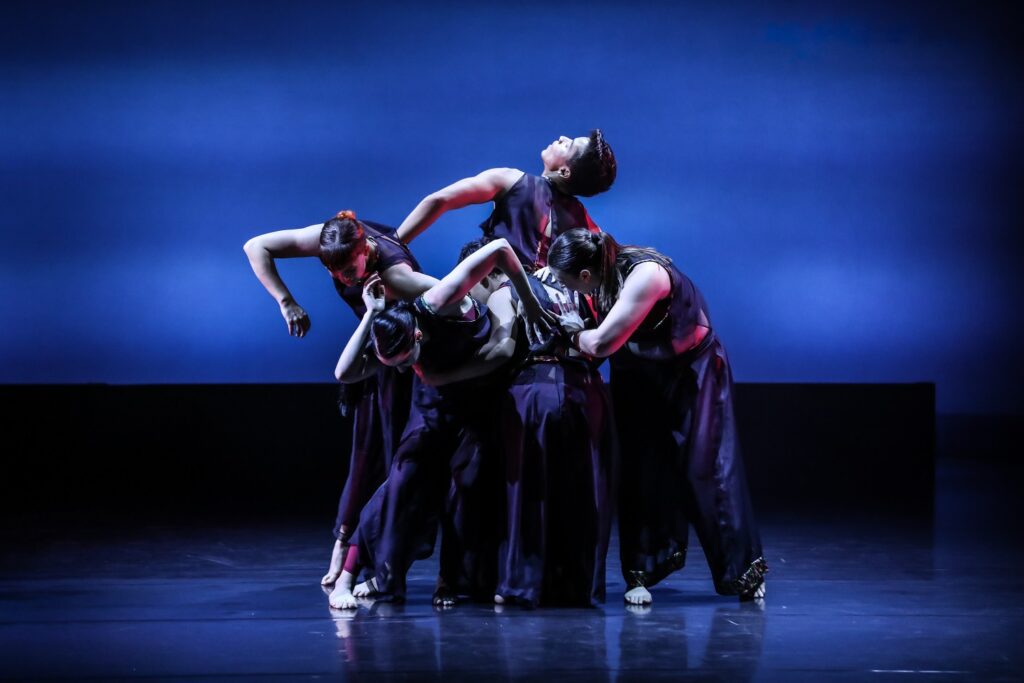 Backhausdance in "I Am Dangerous and Blooming" choreographed by Amanda Kay White - Photo by Shawna Sarnowski.