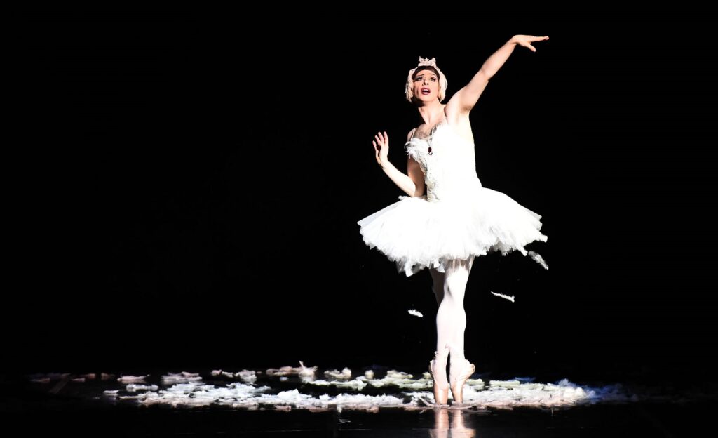 Les Ballets Trockadero de Monte Carlo - (Dying Swan" - Photo by Roberto Ricci