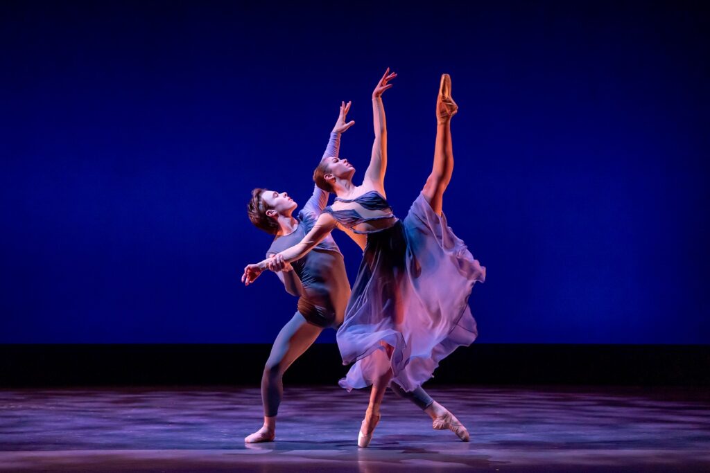 Los Angeles Ballet - Aviva Gelfer-Mundl and Jonas Tutaj in Justin Peck's "Belles-Lettres" - Photo by Cheryl Mann.