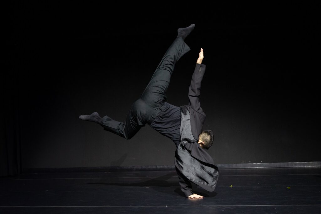 Kybele Dance Theater - Nico Albuja in 1881-1938, choreography by Seda Aybay - Photo by Denise Leitner.