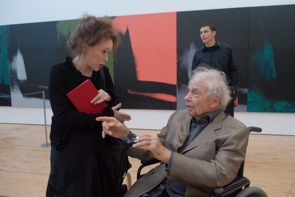 Merce Cunningham with Nancy Dalva - photo ©Leon Dalva courtesy of Merce Cunningham Trust.