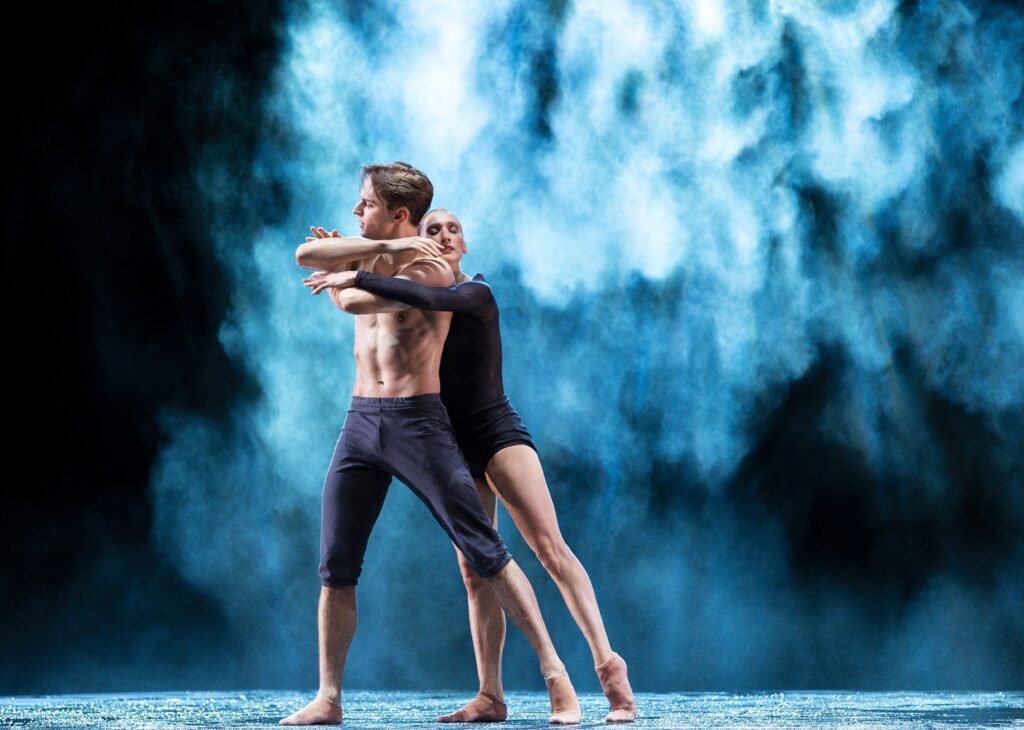 Pacific Northwest Ballet principal dancers Dylan Wald and Elizabeth Murphy in Alejandro Cerrudo’s "One Thousand Pieces" - Photo © Angela Sterling.