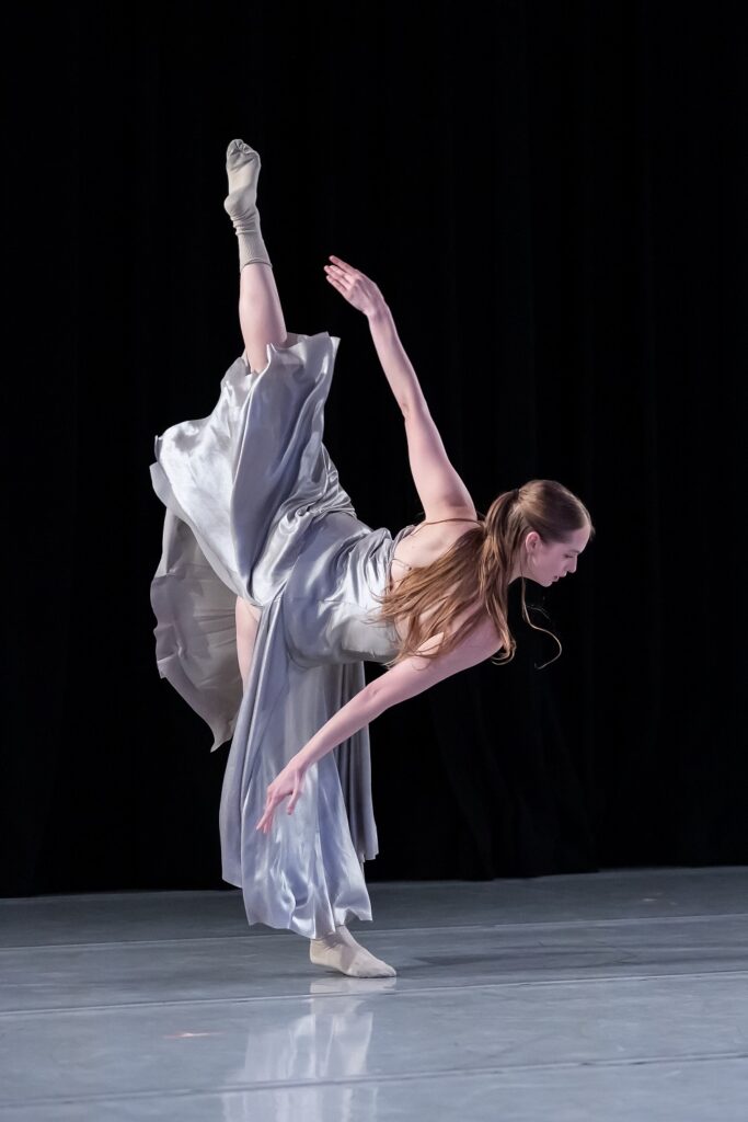 LADP - Courtney Conovan in Benjamin Millepied's "Moving Parts" - Photo by Brian Hashimoto.