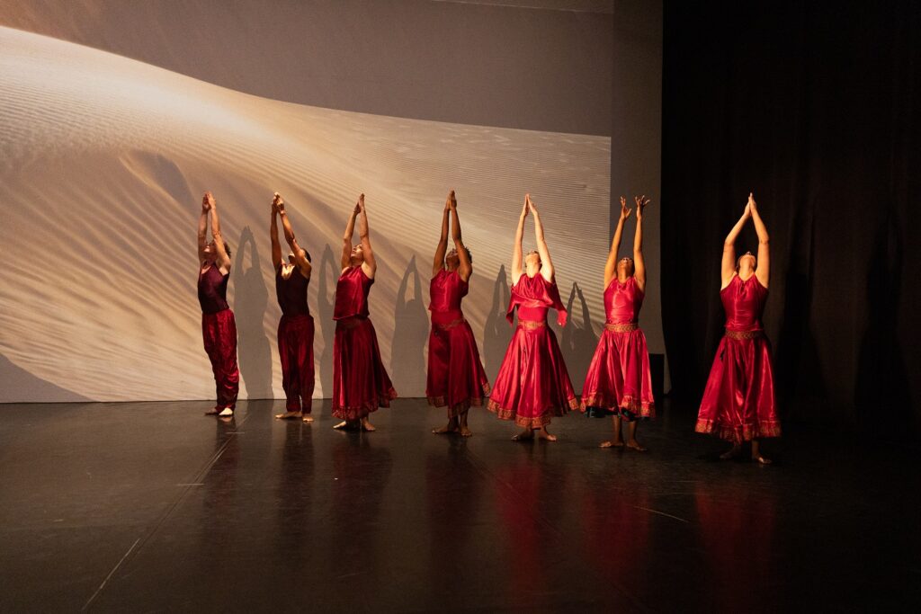 LADF International 2024 - (L-R) Harry Peterson, Arturo Gonzalex, Rebecca Lee, Jolyn Lambey, Anne Lee Rohovec, Raven Smith, Mara Hancock in "City" choreography by Deborah Brockus - Photo by Denise Leitner.
