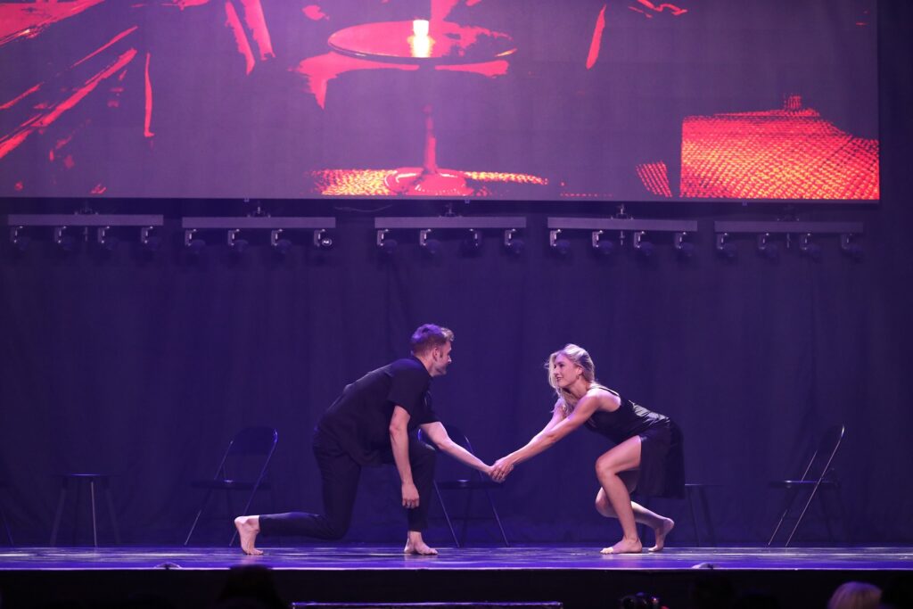 LAJC - Will Thomas & Hannah Hawkins in their duet "What I’ve Done Right" - Photo: @cancillascamera.