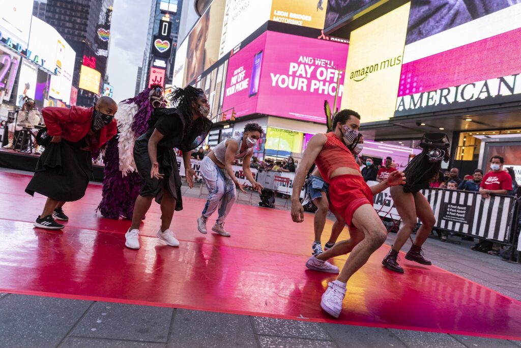 Saul Williams' "The Motherboard Suite" 2021 in Times Square - Photo by Maria Baranova, Courtesy of New York Live Arts.