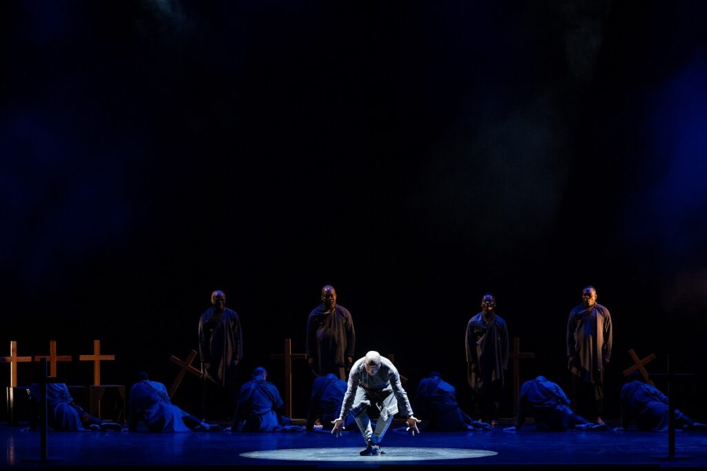 Vuyani Dance Theatre in Cion: "Requiem of Ravel’s Bolér" by Gregory Maqoma - Photo by Jason Williams courtesy of CAP UCLA.