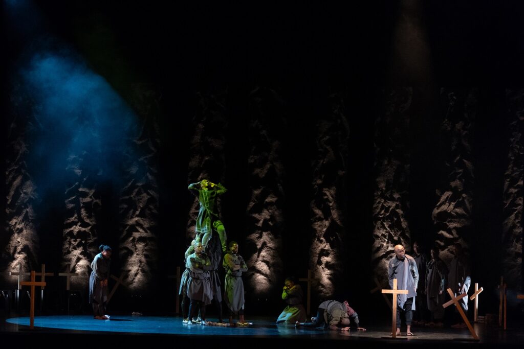 Vuyani Dance Theatre in Cion: "Requiem of Ravel’s Bolér" by Gregory Maqoma - Photo by Jason Williams courtesy of CAP UCLA.