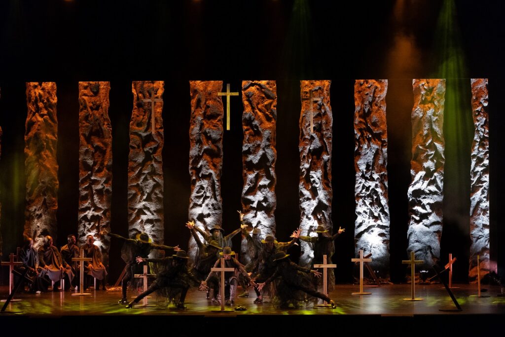 Vuyani Dance Theatre in Cion: "Requiem of Ravel’s Bolér" by Gregory Maqoma - Photo by Jason Williams courtesy of CAP UCLA.