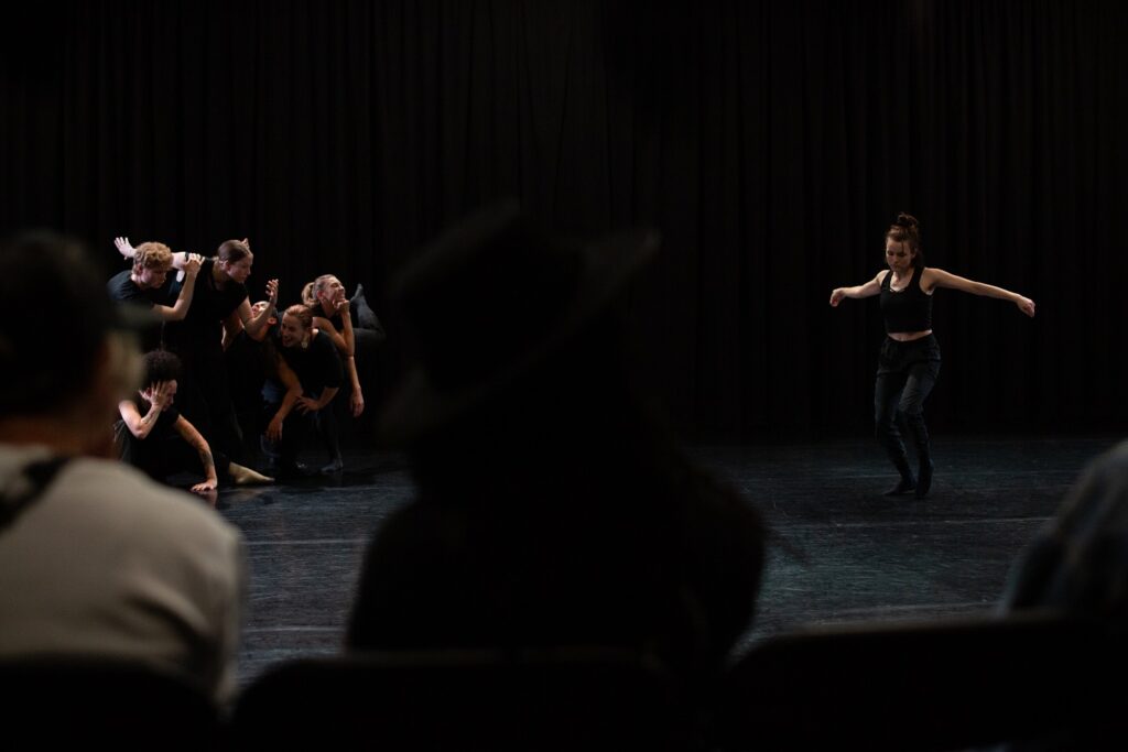 Los Angeles Contemporary Dance Company in rehearsal for their The Unseen Hours - First Look series - Photo by Anna Tse.