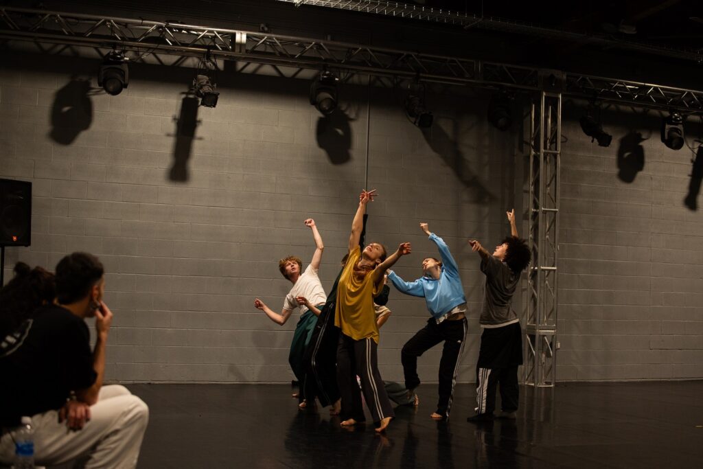 Los Angeles Contemporary Dance Company in rehearsal for their The Unseen Hours - First Look series - Photo by Anna Tse.