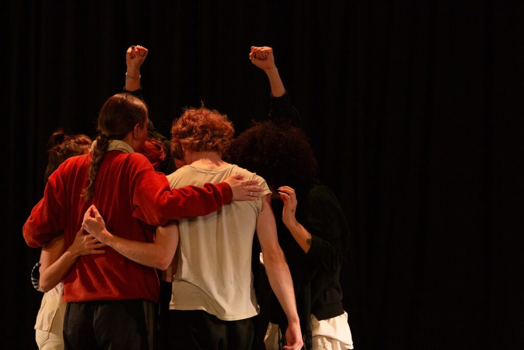 Los Angeles Contemporary Dance Company in rehearsal for their The Unseen Hours - First Look series - Photo by Anna Tse.