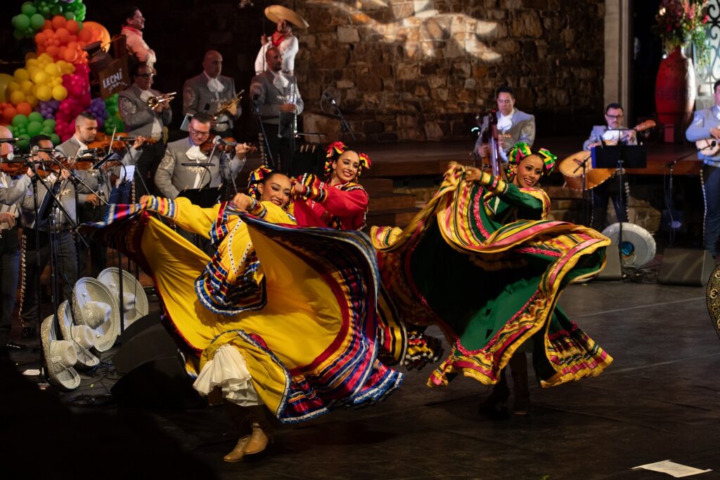 Ballet Folklorico Ollín - ¡Viva La Tradición! La Quinceañera - Photo by Lou Collazo.