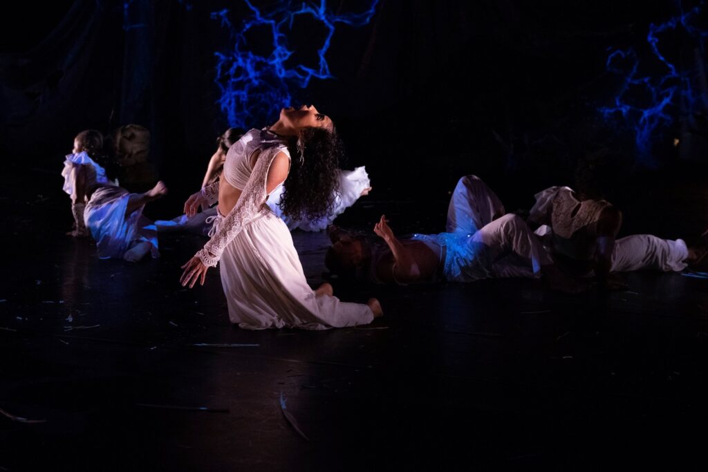 CONTRA-TIEMPO - Ruby Morales in ¡azúcar! - Photo by Robert Davezac.