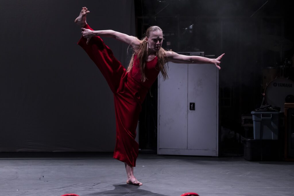 Jenn Freeman in "Is It Thursday Yet?" - Photo by Matthew Murphy.