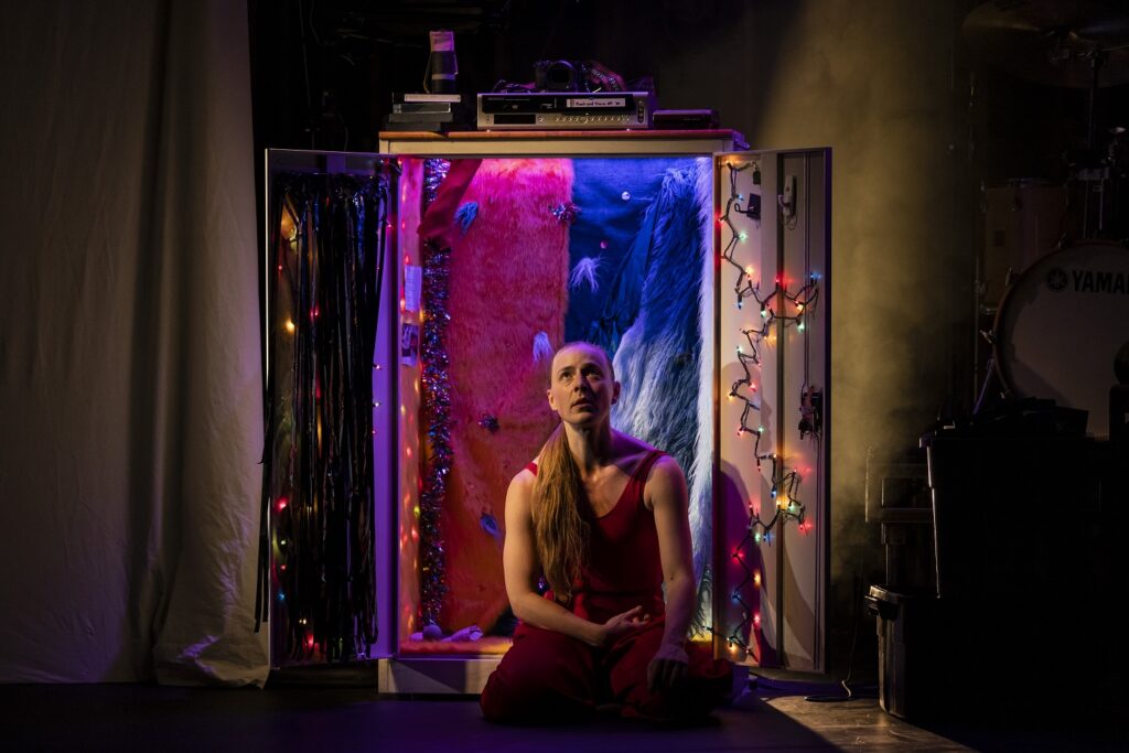 Jenn Freeman in "Is It Thursday Yet?" - Photo by Matthew Murphy.