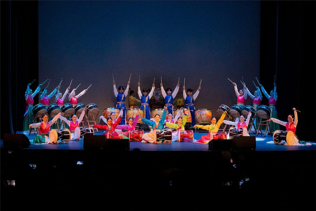 Kim Eung Hwa Korean Dance Company - Photo courtesy of the artists.