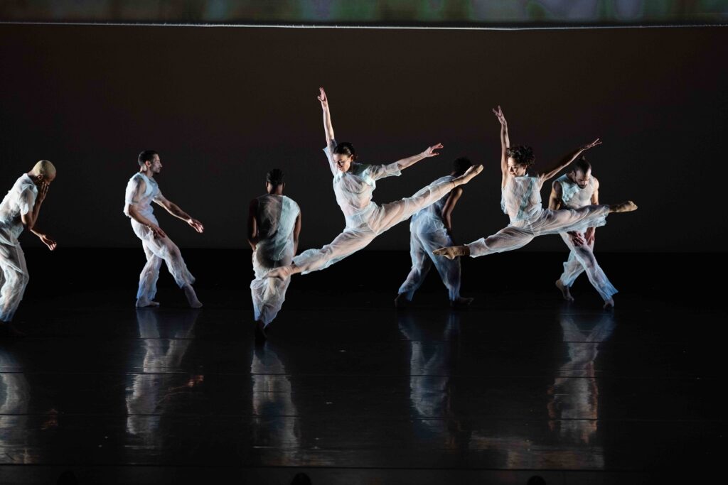 BODYTRAFFIC IN "I Forgot The Start" by Matthew Neenan - Photo by Guzmán Rosado.