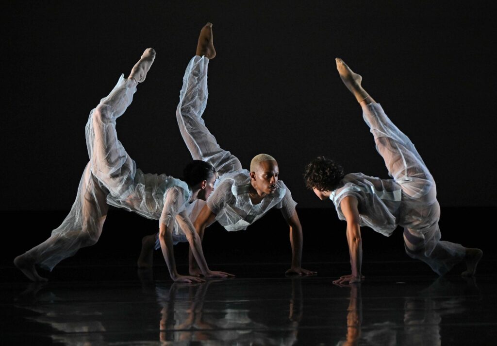 BODYTRAFFIC - Katie García, Chandler Davidson, Jordyn Santiago in "I Forgot The Start by Matthew Neenan - Photo by Kevin Parry, courtesy of The Wallis.
