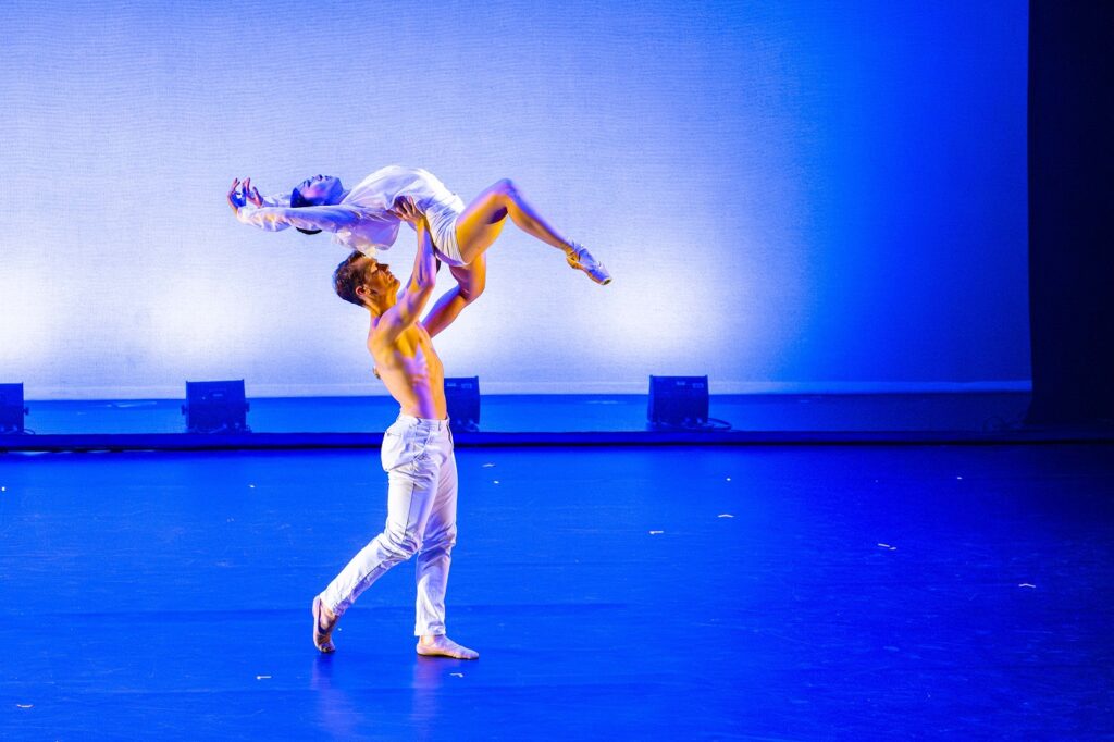Balletfest - Joseph Hetzer and Mayu Odaka in "Before the Veil" by Ryan Jolicoeur-Nye - Photo by Scott Edwards Photograph @sedwardsphoto.