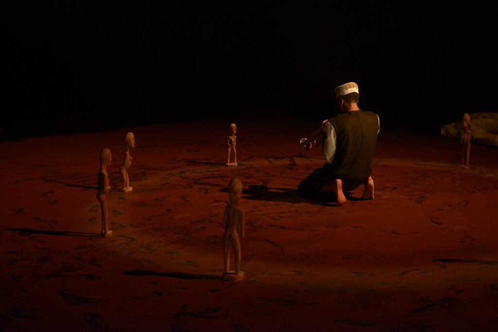 Heru Shabaka-Ra in Faustin Linyekula's "My Body, My Archive" - Photo ©Sarah Imsand.