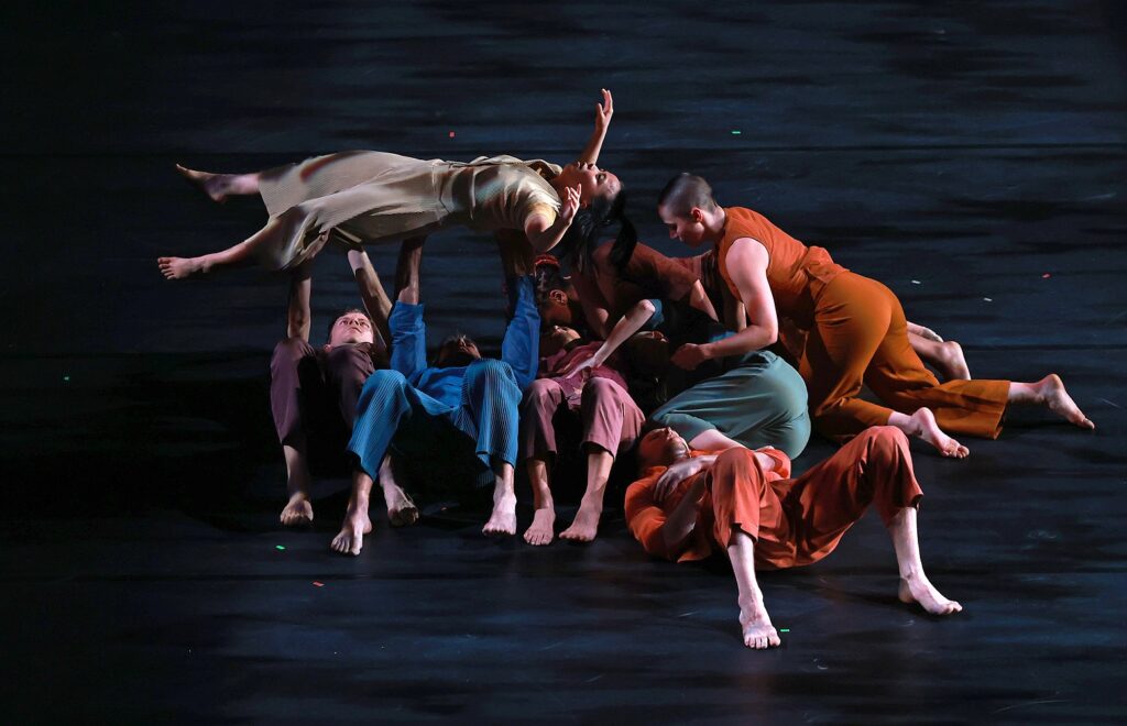 Doug Varone and Dancers in "Restore" by Varone - Photo by Karen Tapia.