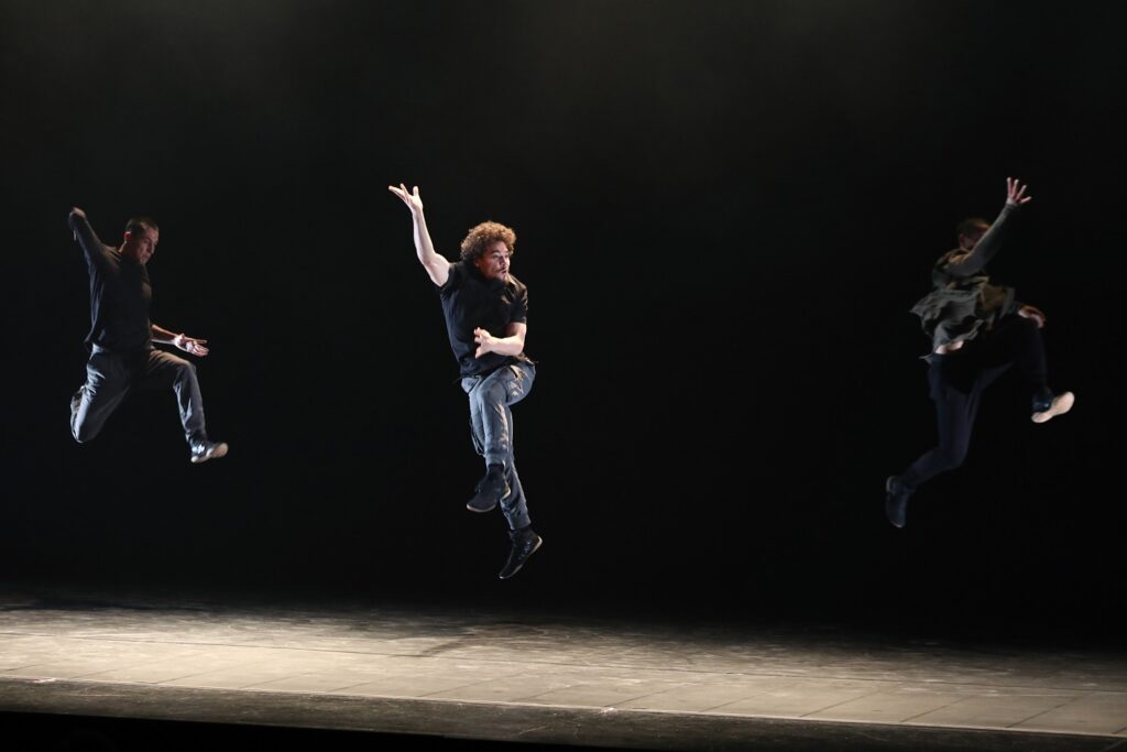 RUBBERBAND Dance - "Vics Mix" by Victor Quijada - Photo ©-Bill Hebert.