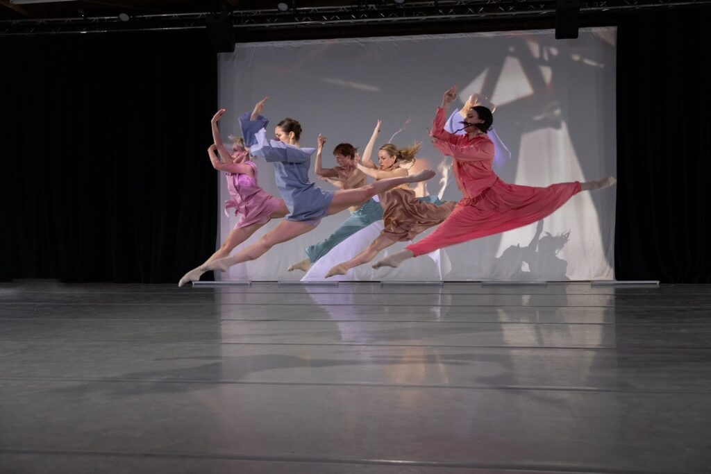 Laurie Sefton Creates - Hunter Foster, Enya Kollek, Leah McCall, Megan Pulfer and Jane Zogbi in "Mythology of Self", choreography by Laurie Sefton - Photo by Denise Leitner.