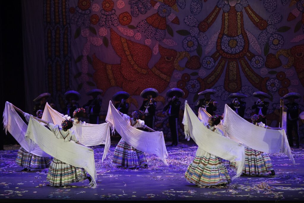 Ballet Folkórico de México de Amalia Hernández - Photo by Luis Luque, Luque Photography.