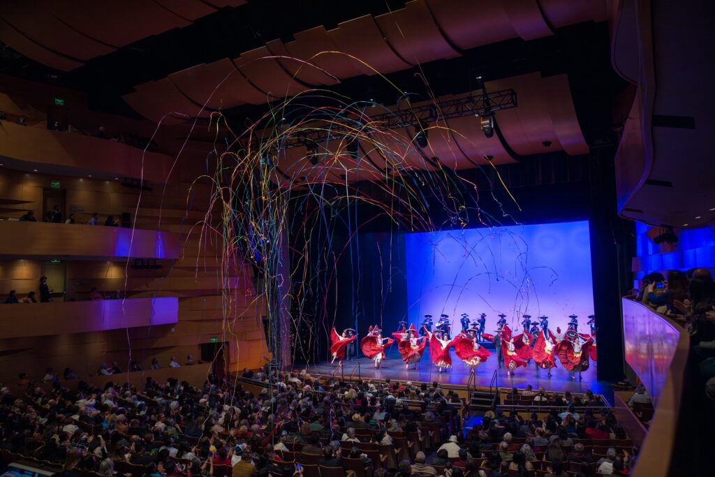Ballet Folkórico de México de Amalia Hernández - Photo by Luis Luque, Luque Photography.
