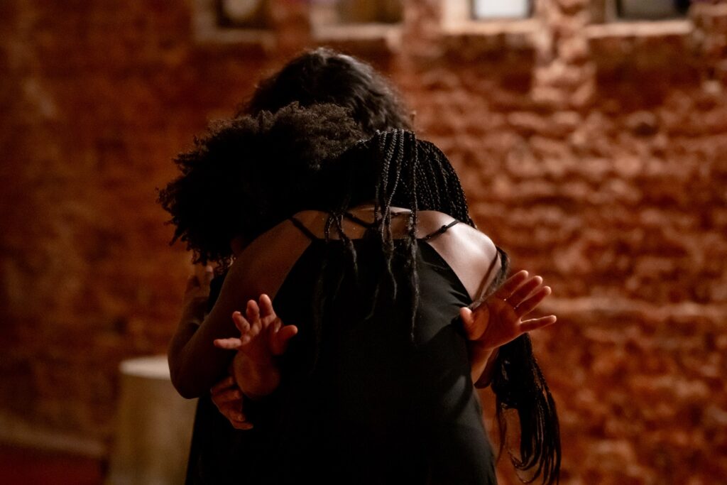 Dancers in "AREITO" by Rosanna Tavarez - Photo © Cheryl Mann.