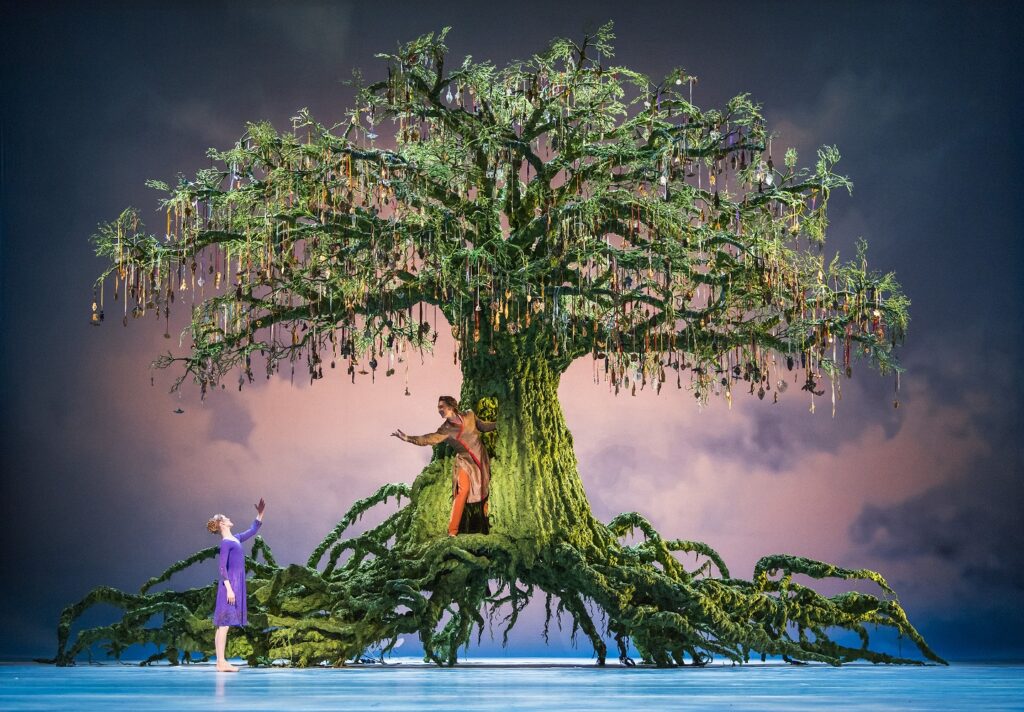 Sarah Lamb and Vadim Muntagirov in Royal Ballet's "The Winter's Tale" choreography by Christopher Wheeldon - Photo ©Tristram Kenton, courtesy of SCFTA.