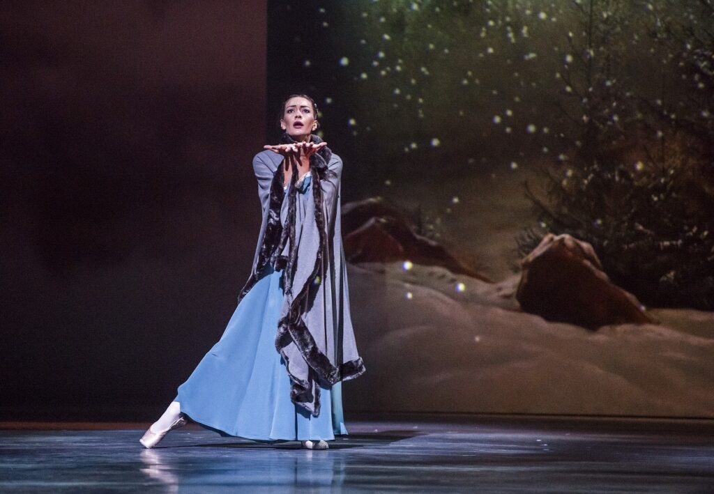 Tierney Heap in Royal Ballet's "The Winter's Tale" choreography by Christopher Wheeldon - Photo ©Tristram Kenton.