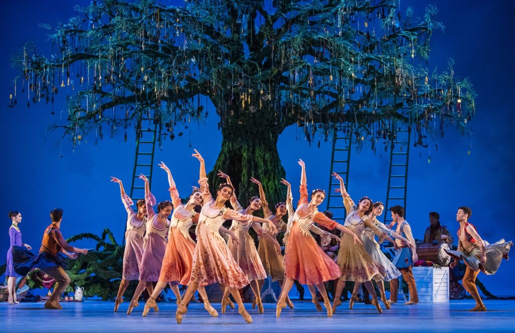 Artists of Royal Ballet in "The Winter's Tale" choreography by Christopher Wheeldon - Photo ©Tristram Kenton, courtesy of SCFTA.