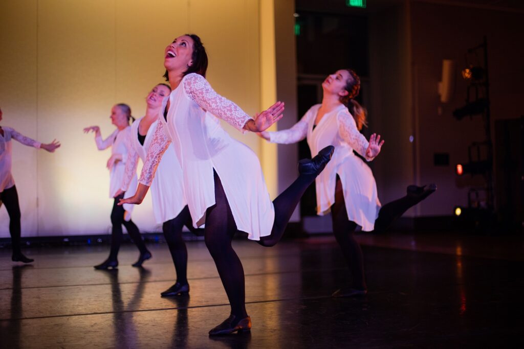 Lynn Modell/Making Dances - "Congragation Kehilath" - Photo by Olivia Moon Photography.