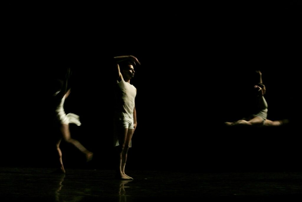 Kybele Dance Theater - "Kar Taneleri" choreographed by Seda Aybay - Photo courtesy of KDT.