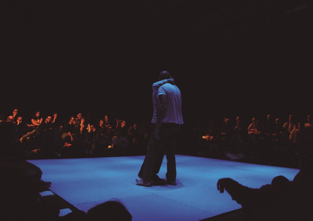 Aimar Pérez Galí and Daniel Méndez in "A System in Collapse" - Photo by Jordi Surribas.