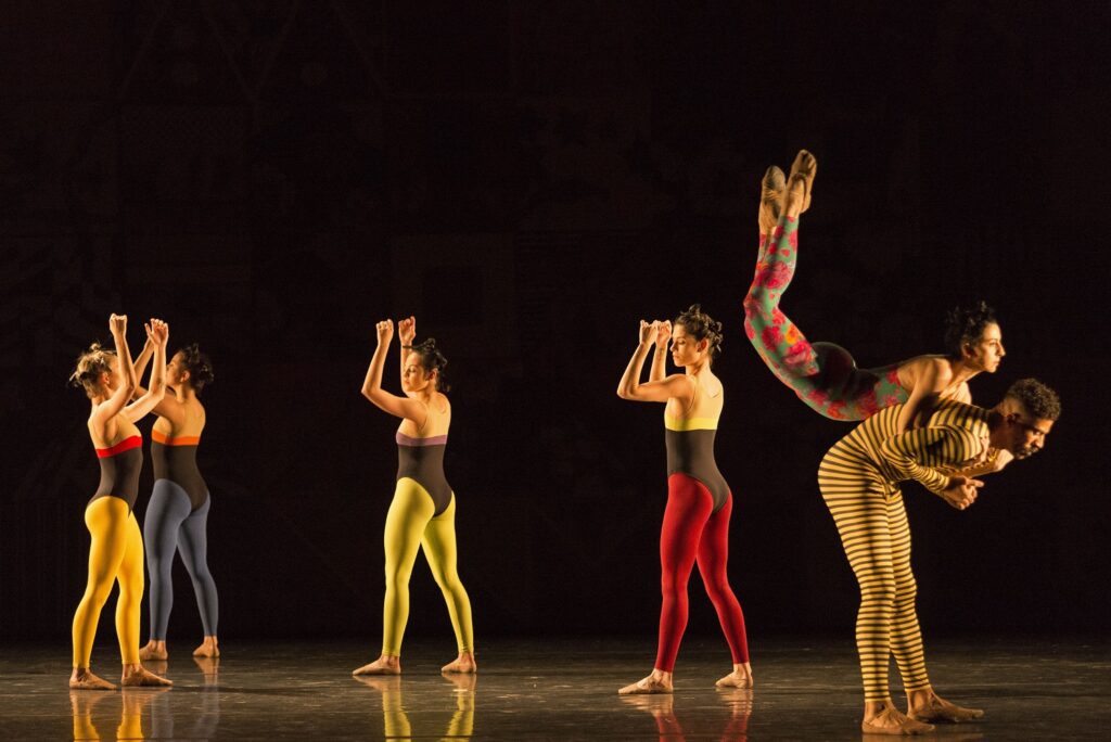 Grupo Corpo in "21" by Rodrigo Pederneiras - Photo by Jose Luiz Pederneias.