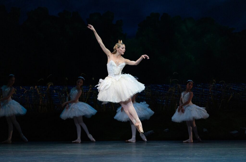 MCB - Dawn Atkins in "Swan Lake". Choreography by Alexei Ratmansky - Photo by Alexander Iziliaev.