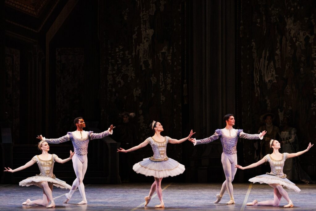 Boston Ballet in Mikko Nissinen's "Swan Lake" - Photo by Theik Smith.