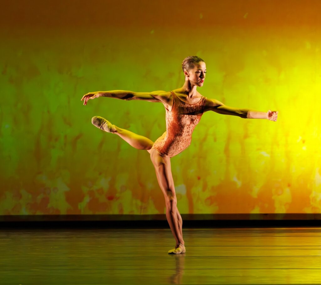 Raiford Rogers Modern Ballet - Tetyana Martyanova Zyla in Rogers' "Islands of the Sea" - Photo by Steven Cohen.