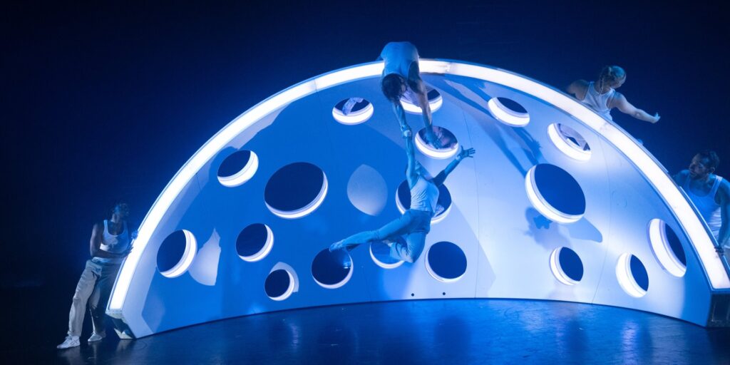 Diavolo - Architecture In Motion's "Escape" by Jacques Heim - Photo by Cheryl Mann.