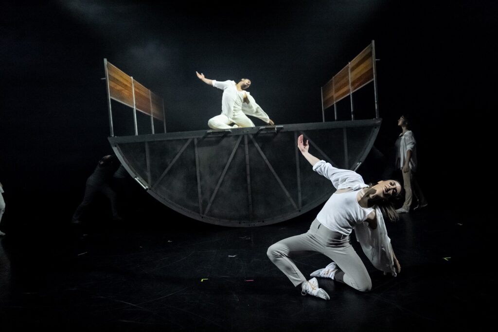 Diavolo - Architecture In Motion's "Escape" by Jacques Heim - Photo by Cheryl Mann.