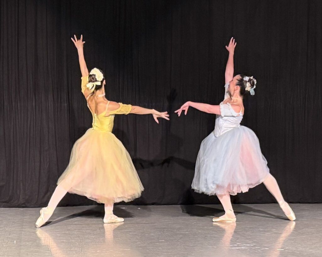 Kenneth Walker Dance Project - Dancers Kiara Kinghorn, Teresa Dietrich -  Photo by Olivia Hamilton.