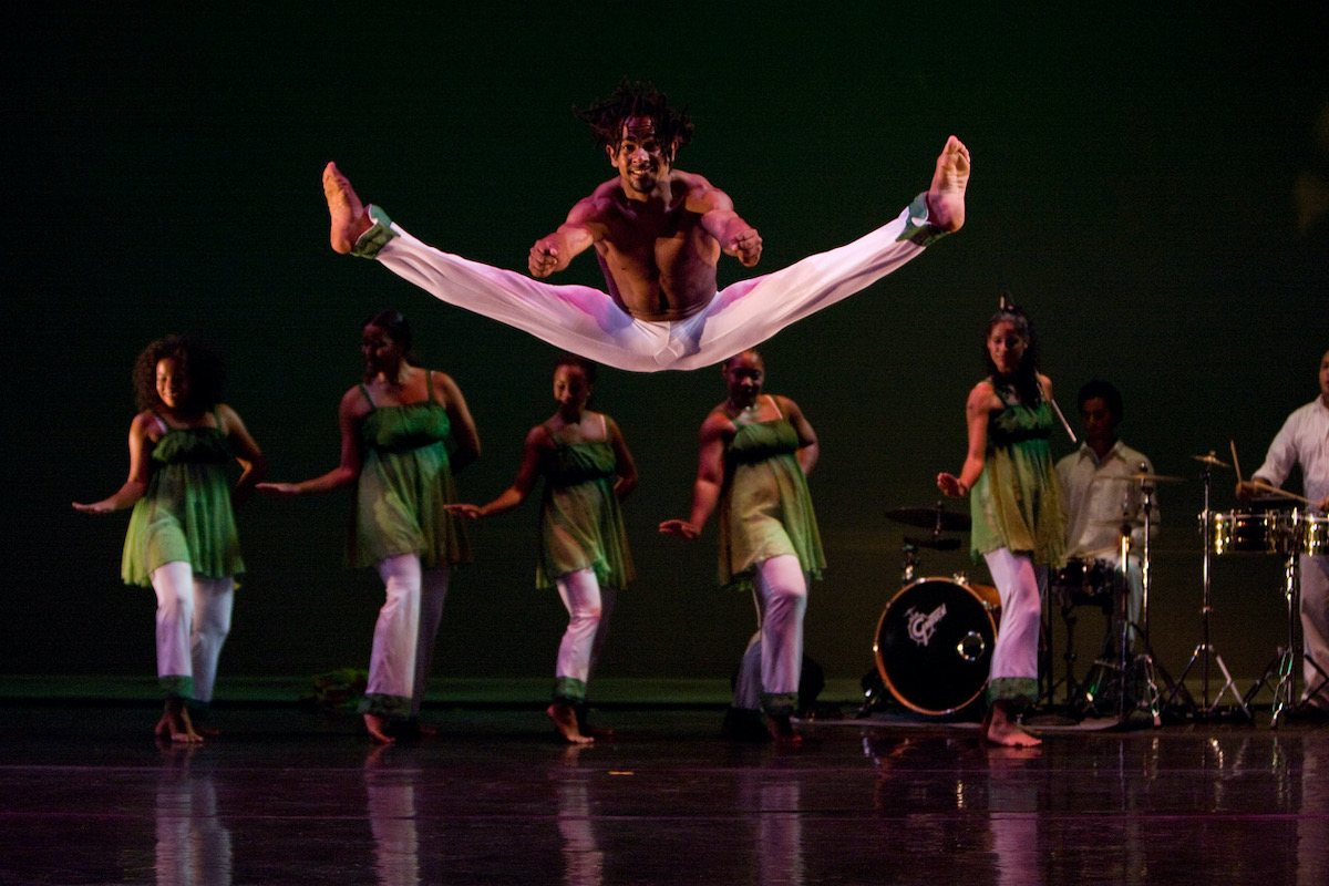 Viver Brasil Dance Company. Photo by Tim Agler