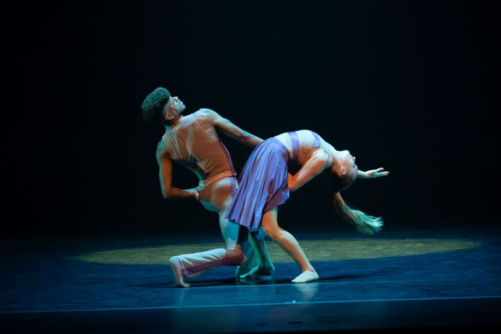 Dance Kaleidoscope in their work "hifi" choreography by Sean Aaron Carmon - Photo by Jingzi Photography.