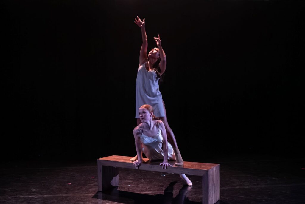 MashUp Contemporary Dance Company - Photo by Kelly Mustapha.